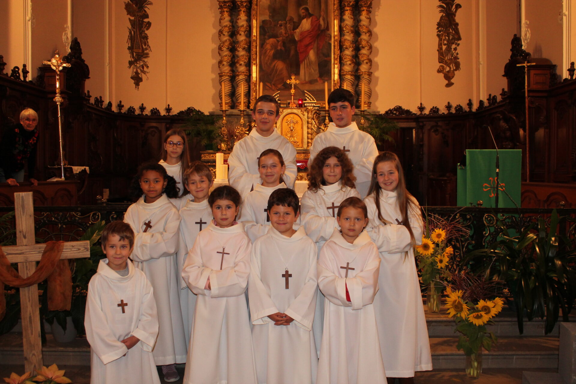 Les servants d'autel 2019-2020, Audrey, Alexandre, Thibaut, Marie-Elisabeth, Louis, Louise, Emilie, Justine, Noé, Valentine, Tyméo et Julie