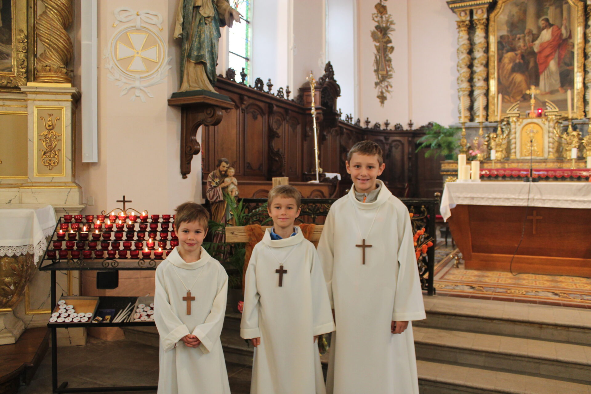 Les servants d'autel 2019-2020, Chloé, Esteban et Lucas