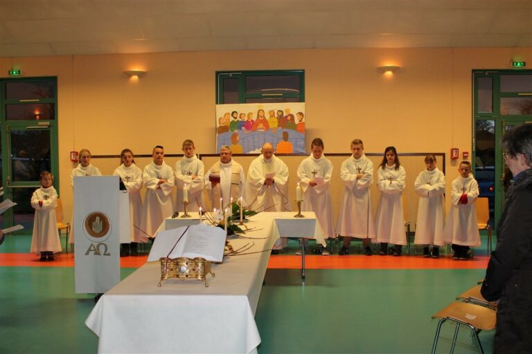 Célébration du JEUDI-SAINT dans la salle de la Tuilerie