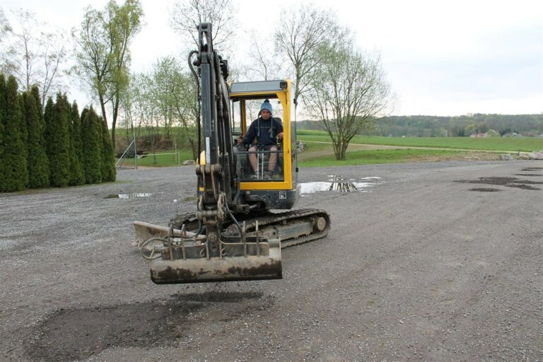 Journée entretien au club house et au terrain de foot