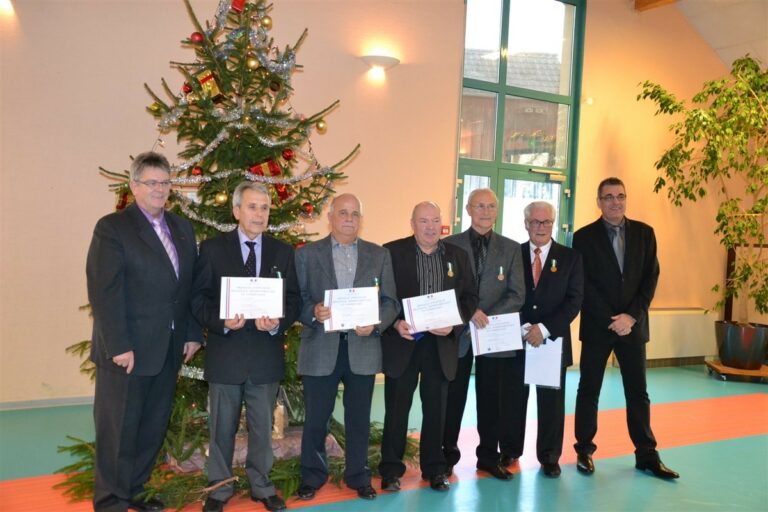 Remise de médailles à d’anciens élus